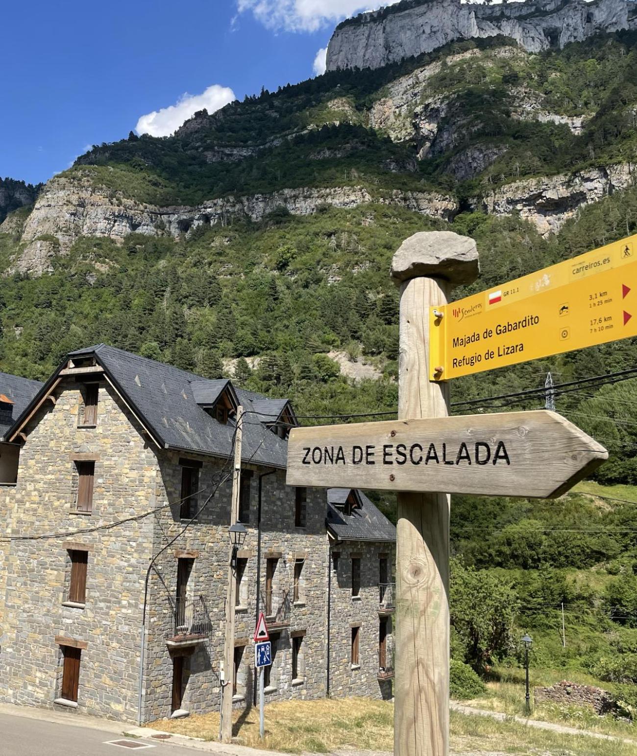 Calmfranc Atico Abuhardillado Con Vistas Al Rio Y La Montana Avistamiento De Ciervos En Canfranc Pueblo Dış mekan fotoğraf